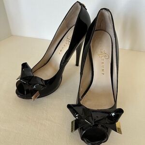 Ivanka Trump, Black Patent Leather Bow Peep-toe Heels-7M